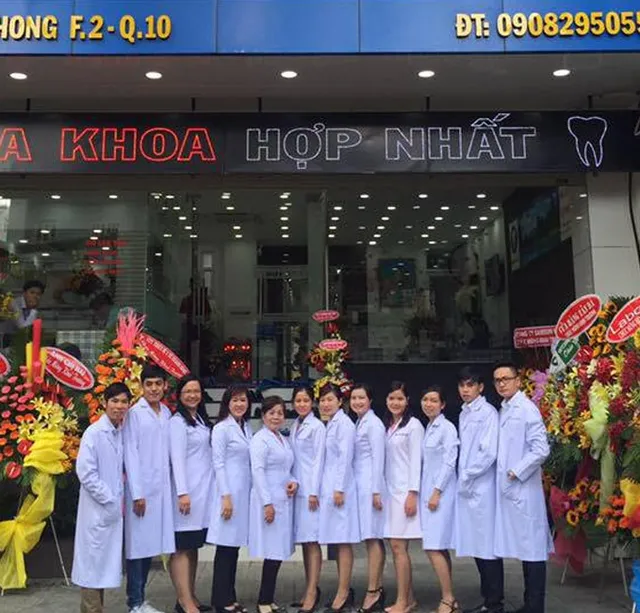 Nha Khoa Hợp Nhất - Tẩy Trắng Răng Bằng Đèn Plasma